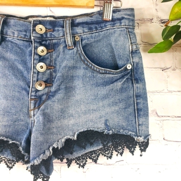 FREE PEOPLE Button Fly Cut Off Denim Shorts Size 25 - Picture 2 of 10